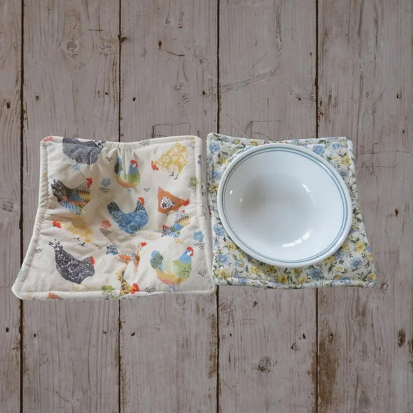 Microwave Bowl Cozy Reversible Chickens and Floral Soup Bowl Ice Cream - Picture 3 of 5